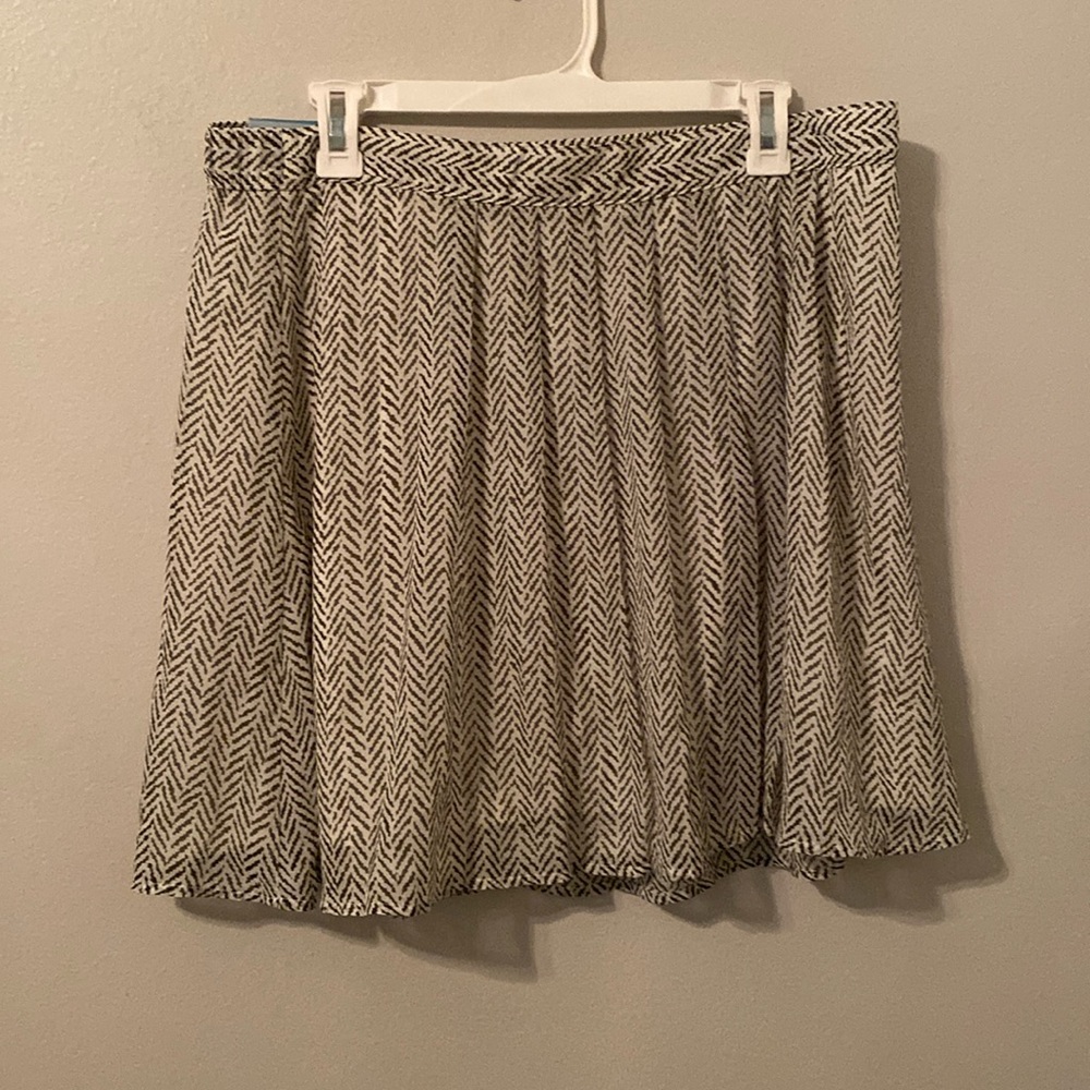Old Navy Green and White Herringbone Print Pleated Mini Skirt with Elastic [L]
